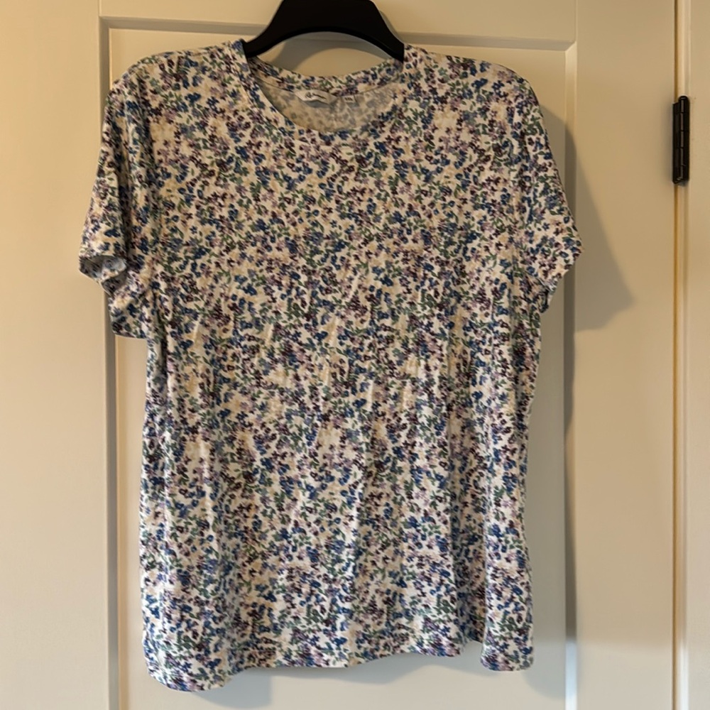 Soft floral crew neck tshirt